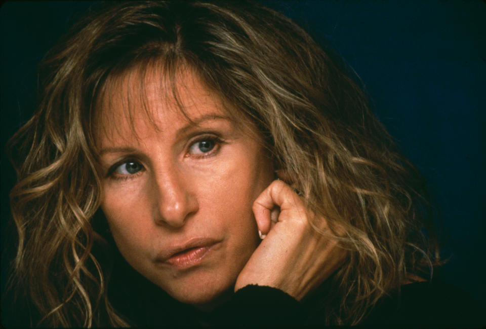 Barbra Streisand dijo que nunca quiero operarse la nariz porque temía que cambiara su voz y arruinara su carrera. (Foto de Max B. Miller/Fotos International/Getty Images)