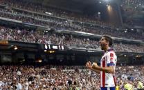 Atletico Madrid's Raul Garcia (L) celebrates after scoring a goal against Real Madrid during their Spanish Super Cup first leg soccer match at Santiago Bernabeu stadium in Madrid August 20, 2014. REUTERS/Sergio Perez