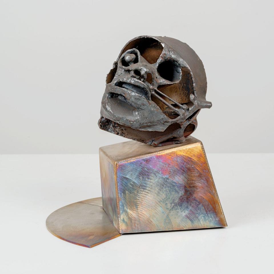 a sculpture of a skull