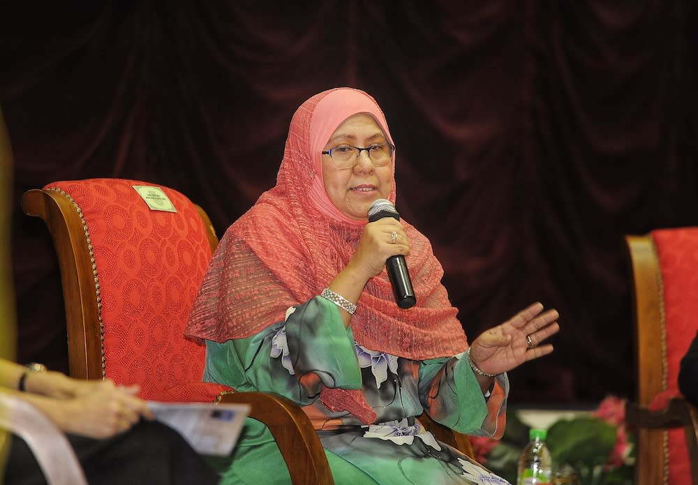 Datuk Noor Aziah Mohd Awal from Suhakam reminded the AGC in a statement that the incident was of great public interest, and called on Attorney General Tan Sri Tommy Thomas to clarify why he decided against pressing charges. — Picture by Shafwan Zaidon