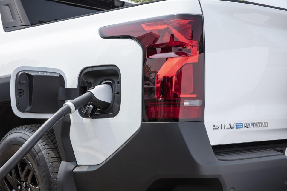 2023 chevrolet silverado ev