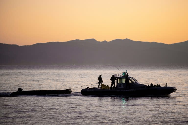 Die EU-Grenzschutzagentur Frontex hat der deutschen Hilfsorganisation Sea Watch laut einer Entscheidung des Gerichts der Europäischen Union zu Unrecht den Zugang zu Fotos und Videos von einem Einsatz im zentralen Mittelmeer 2021 verweigert. (ANGELOS TZORTZINIS)