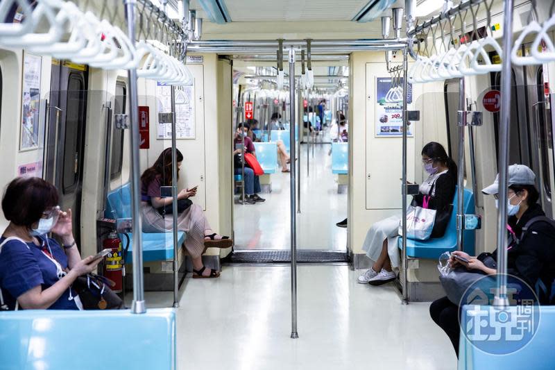 有網友發現台北捷運的熱門站點站名多了韓文與日文標示，稱讚北捷越來越進化。（本刊資料照）