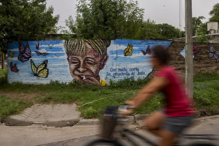 Un mural recuerda a Lucio, cerca de la casa donde ocurrió el asesinato