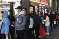 People line up to enter a supermarket hours before a citywide curfew is introduced in Melbourne, Sunday, Aug 2, 2020. The premier of Australia’s hard-hit Victoria state has declared a disaster among sweeping new coronavirus restrictions across Melbourne and elsewhere from Sunday night. (Erik Anderson/AAP Image via AP)