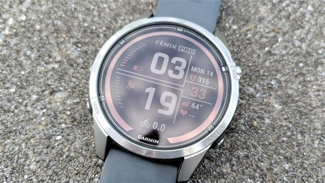  Garmin Fenix 7 Pro GPS watch. 