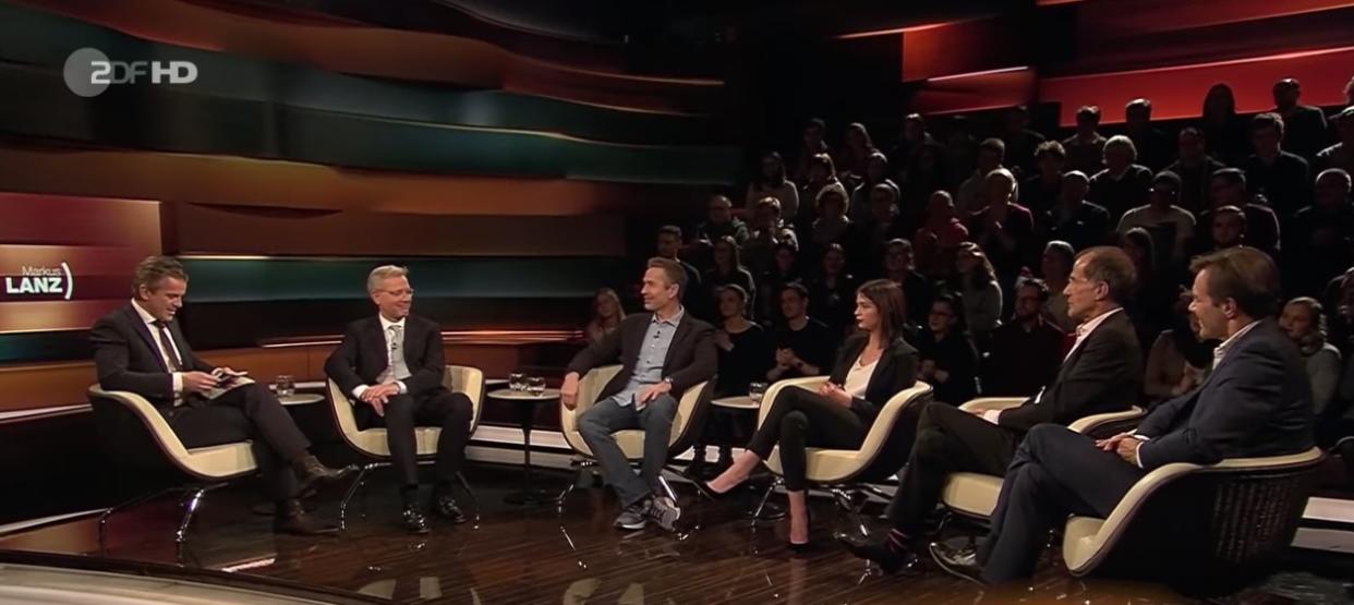 Zu Gast bei Markus Lanz waren Norbert Röttgen, Dirk Steffens, Lisa-Marie Koroll, Georg Uecker und Jacques Schuster (v.l.n.r.). (Bild: Screenshot ZDF)