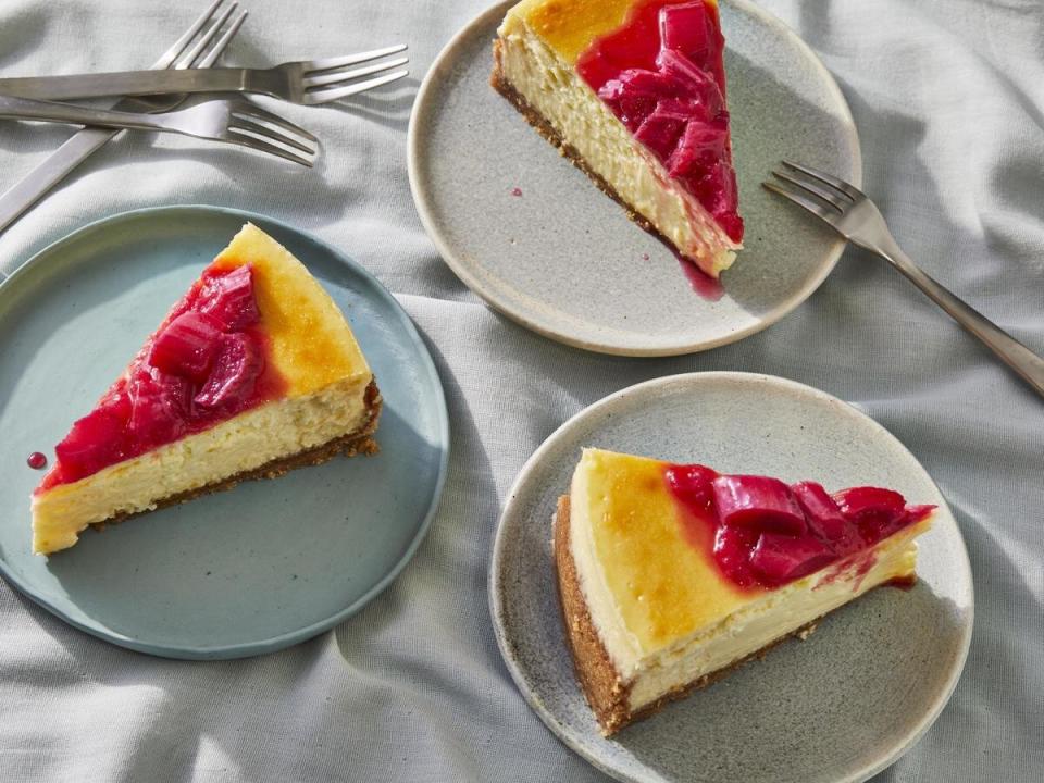 25+ Delightfully Tart Rhubarb Recipes