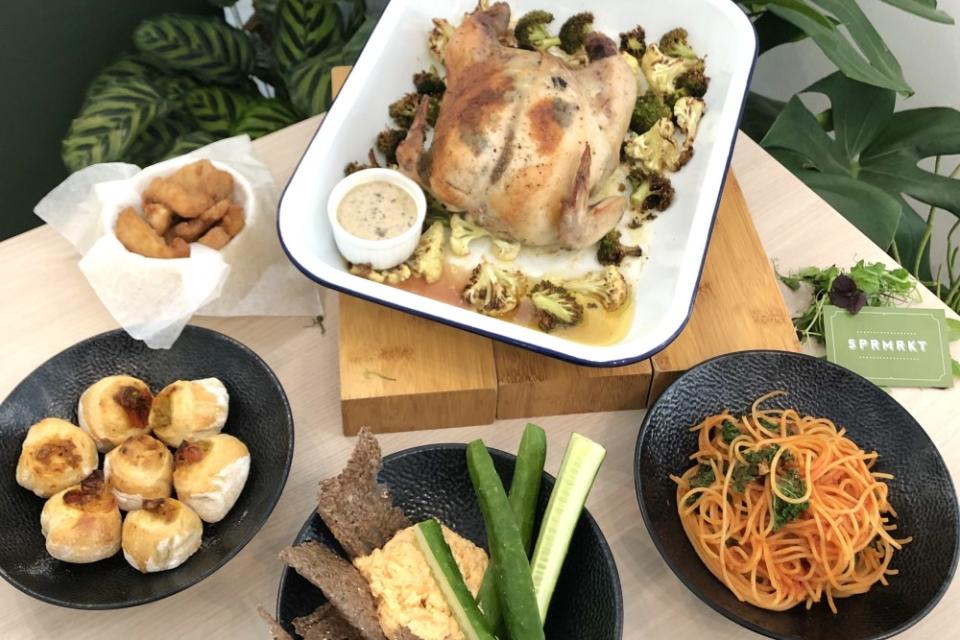 Baked truffle chicken with Falcon bake tray. (PHOTO: SPRMRKT)