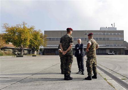 Swiss President and Defence Minister Ueli Maurer speaks to members of the Swiss army before a news conference (kasernengespraech) at a Swiss army base in Lyss, near Bern in this August 29, 2013 file photo. REUTERS/Ruben Sprich/Files