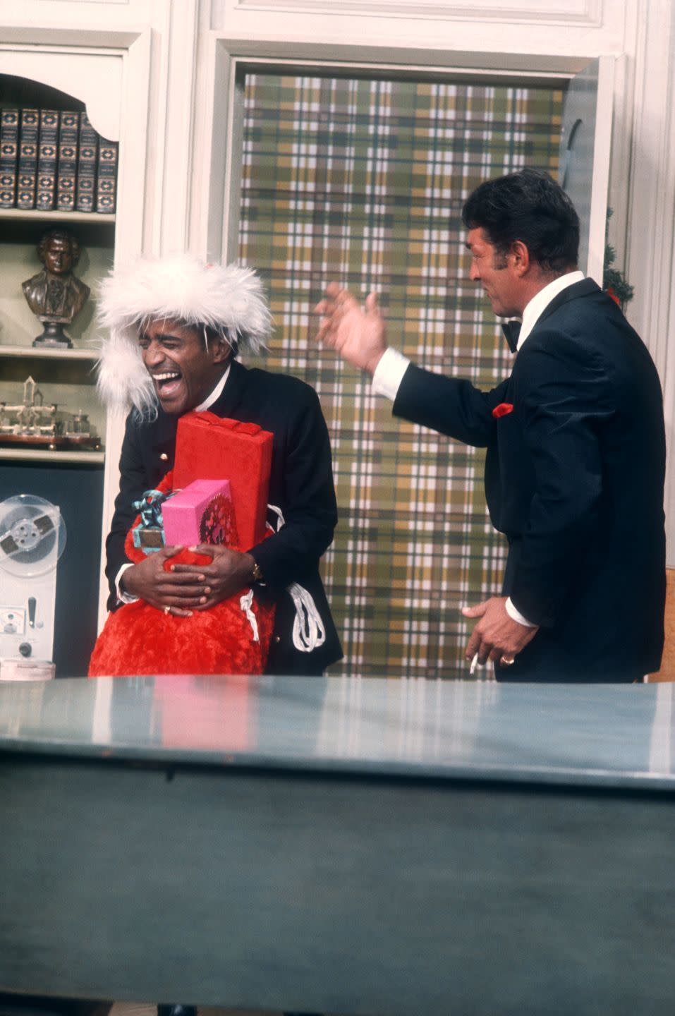 1967: Sammy Davis Jr. wears a Santa hat