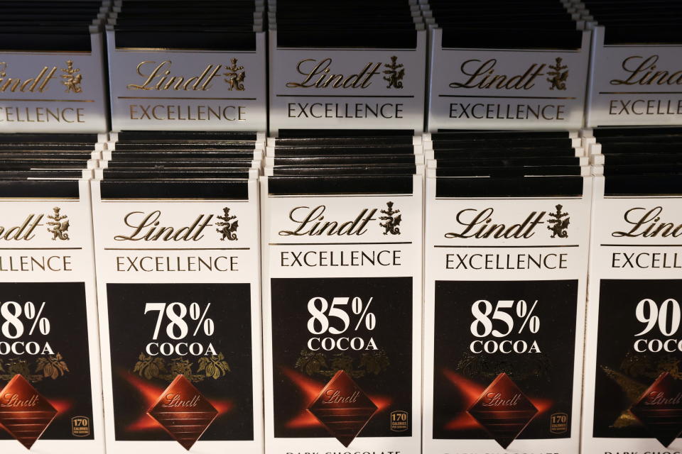 Dunkle Schokolade wie hier von Lindt: schmeckt bitterer, ist aber gesünder (Foto: REUTERS/Andrew Kelly)