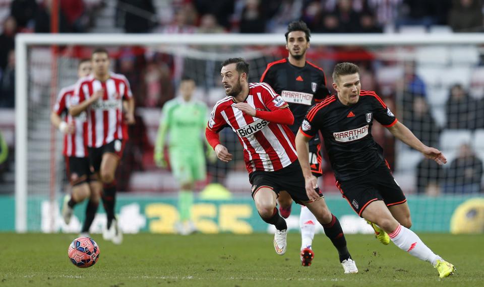 Sunderland's Steven Fletcher turns Fulham's Shaun Hutchinson during their English FA Cup soccer match at the Stadium of Light in Sunderland, northern England January 24, 2015. REUTERS/Russell Cheyne (BRITAIN - Tags: SPORT SOCCER)