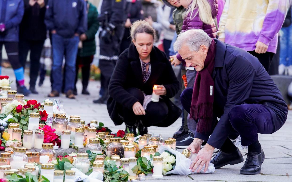 Norway's Prime Minister Jonas Gahr Stoere laying flowers in Kongsberg - Terje Bendiksby/NTB/via REUTERS