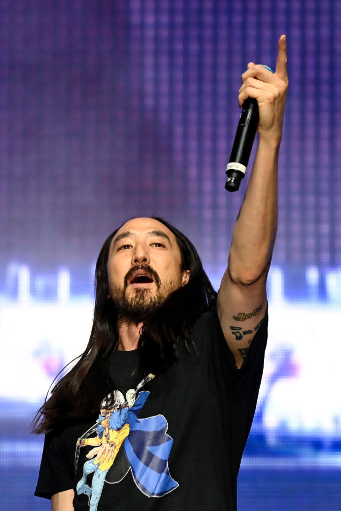 Steve Aoki holding up a microphone