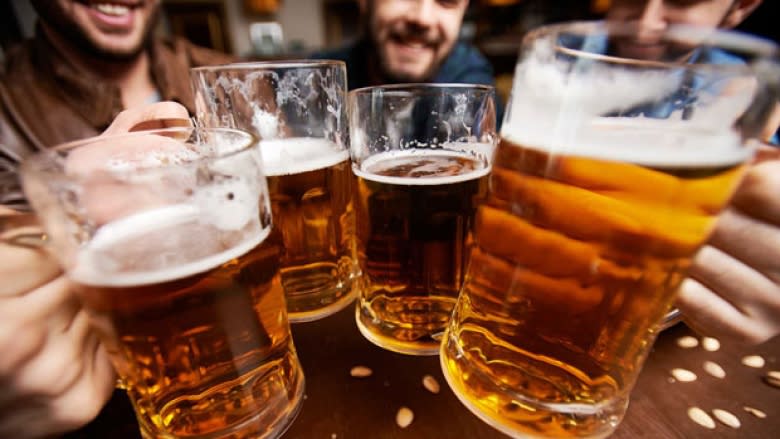 Could imposing a minimum price on alcohol in Quebec curb problem drinking?