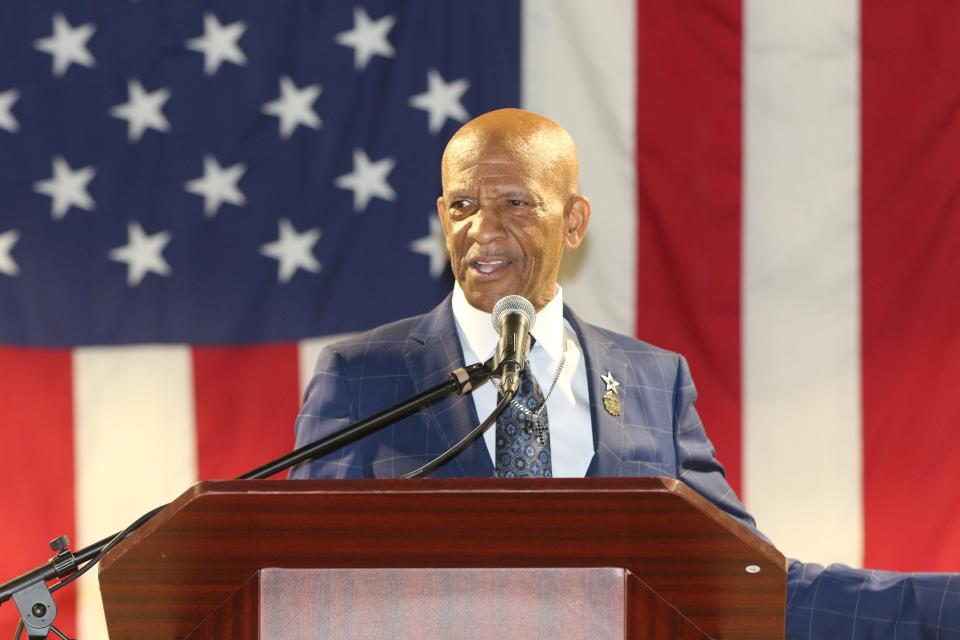 Former Dallas Cowboy and Pro Football Hall of Famer Drew Pearson speaks during the Carlsbad Mayor's Energy Summit on Oct. 19, 2023.