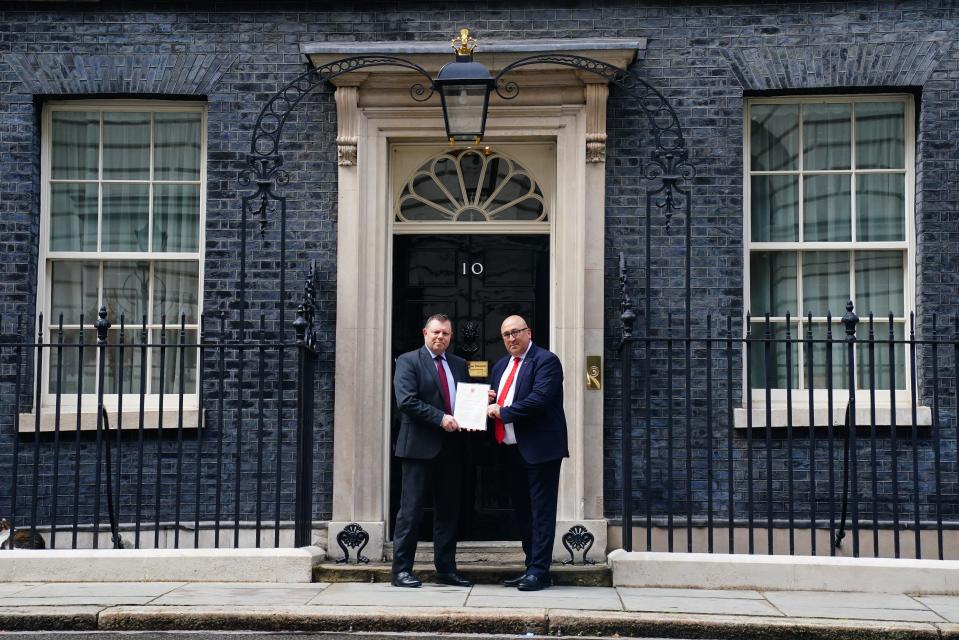 Chairman of the Police Federation John Apter (left) and Ken Marsh, chairman of the Metropolitan Police Federation deliver a letter to 10 Downing Street, London (Victoria Jones/PA) (PA Wire)