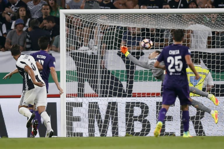 Juventus' midfielder Sami Khedira (L) scores a goal on August 20, 2016 at the Juventus Stadium in Turin