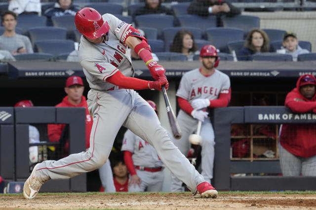 Rizzo shifts into high gear as Yanks top Angels