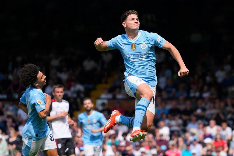 El festejo de Julián Álvarez al anotarle un gol a Fulham, el sábado pasado