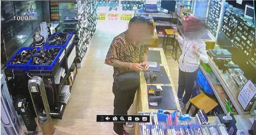 不滿同事「炫富」，吳姓幼兒園老師偷卡盜刷32萬。（圖／警方提供）