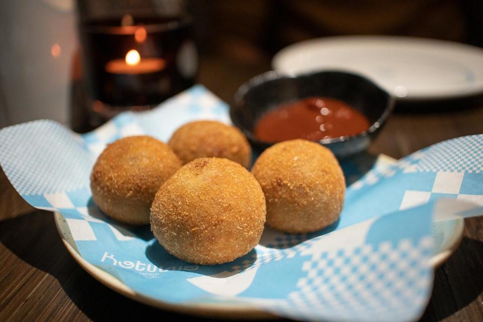 Crab cutlets (PHOTO: Zat Astha/Yahoo Lifestyle SEA)