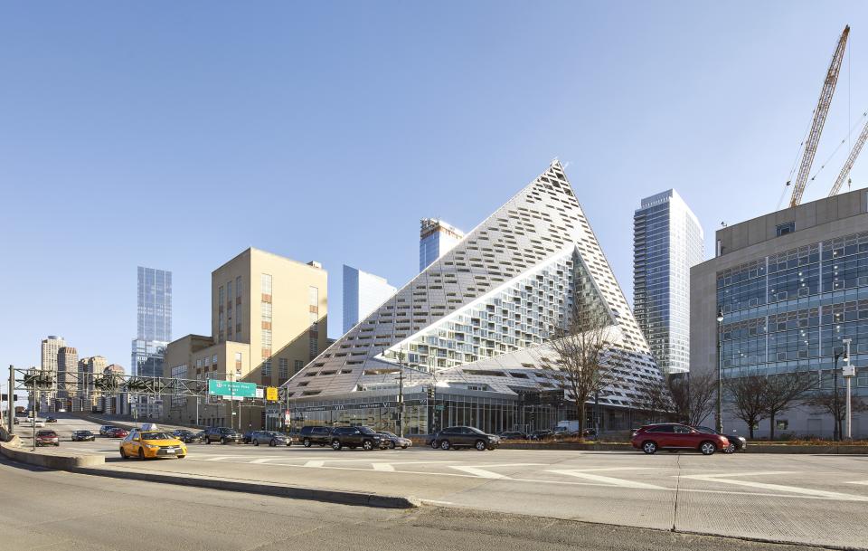 <h1 class="title">VI› 57, New York, United States. Architect: BIG Bjarke Ingels Group, 2016.</h1><cite class="credit">Photo by: Hufton+Crow/View Pictures/UIG via Getty Images.</cite>