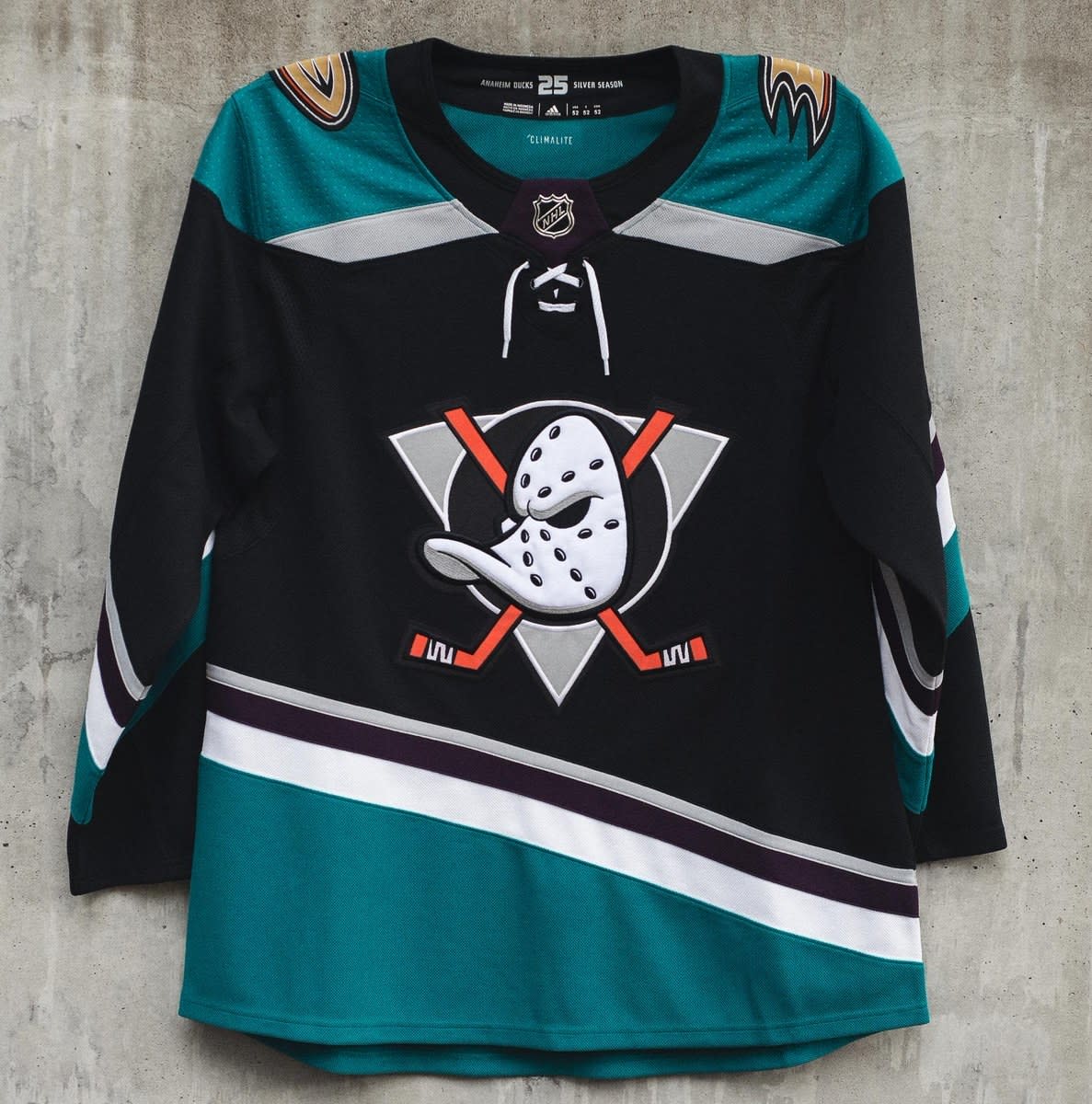 Looks like the Anaheim Ducks are bringing back the greatest hockey sweater  of all time, This is the Loop
