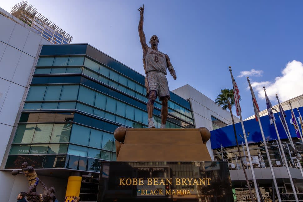 Kobe Bryant statue