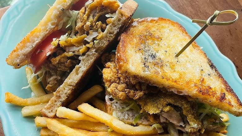 Fried oysters on bread