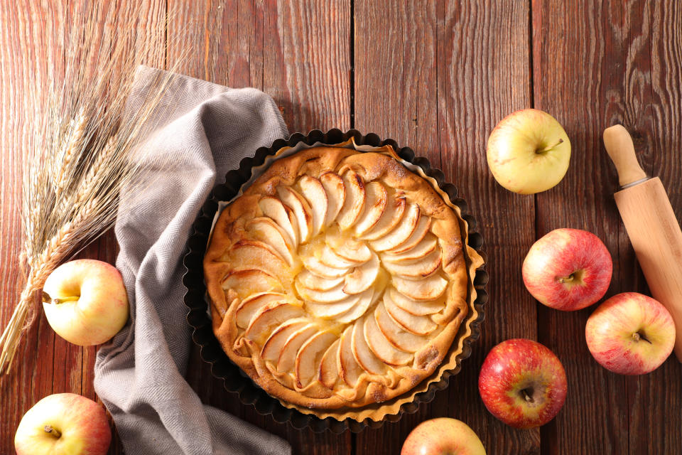 Einen leckeren Apfelkuchen zu machen, ist gar nicht so kompliziert. (Bild: Getty Images)