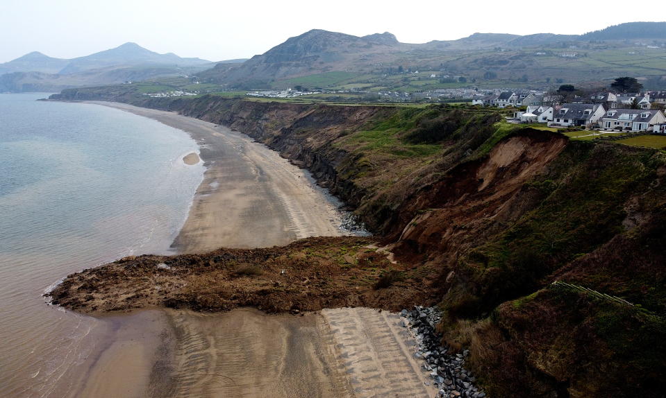 Nuevo desprendimiento de tierra en la costa británica