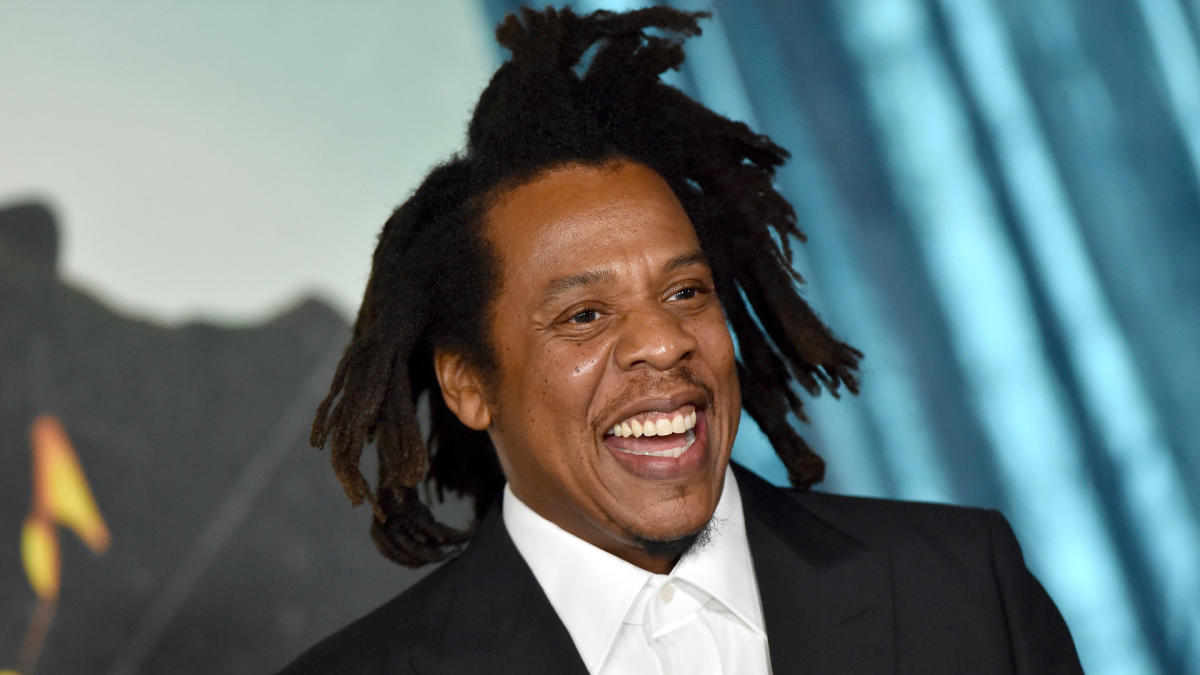 Jay-Z Refuses To Sign Bootlegged Version Of 'The Black Album'