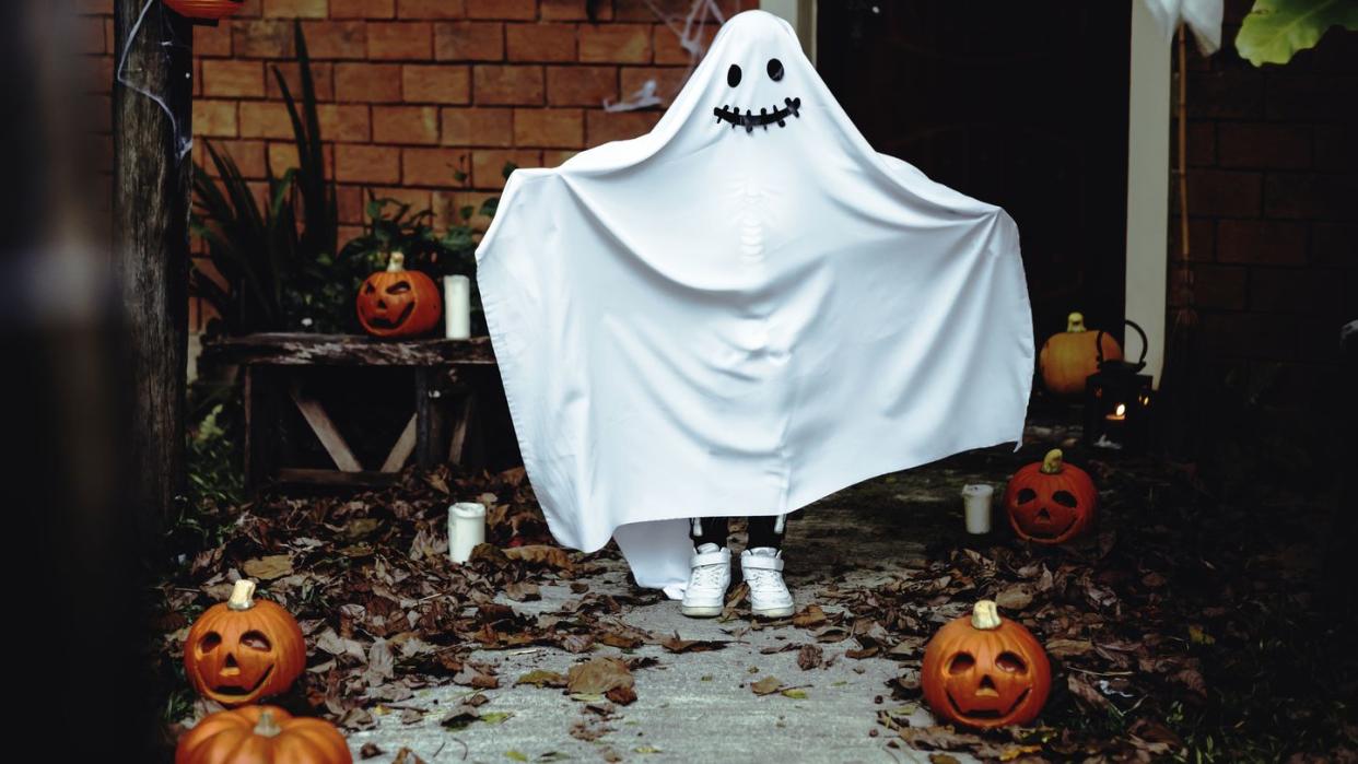 ghost costume for halloween party