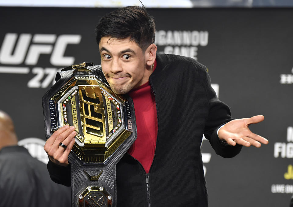 Brandon Moreno como Campeón Mundial de Peso Mosca en la conferencia de prensa del UFC 270. (Chris Unger/Zuffa LLC)