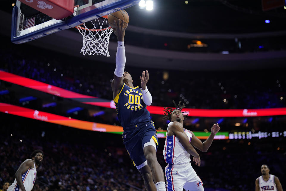 Indiana Pacers' Bennedict Mathurin, left, goes up for a shot past Philadelphia 76ers' Tyrese Maxey during the second half of an NBA basketball game, Sunday, Nov. 12, 2023, in Philadelphia. (AP Photo/Matt Slocum)