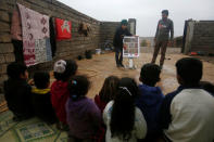 Members of the demining team give tutorials to kids on how to avoid mines in Khazer, Iraq December 1, 2016. Picture taken December 1, 2016. REUTERS/Khalid al Mousily