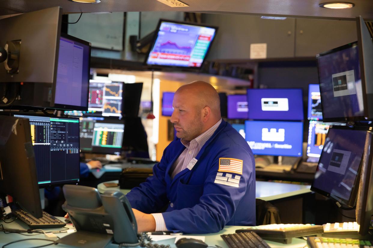 A trader works at the trading floor in the New York Stock Exchange in New York, the United States, Sept. 20, 2021.  U.S. stocks tumbled on Monday as selling pressure intensified on Wall Street.  The Dow Jones Industrial Average fell 614.41 points, or 1.78 percent, to close at 33,970.47, after shedding by more than 970 points at its session low. The S&P 500 dropped 75.26 points, or 1.70 percent, to 4,357.73. The Nasdaq Composite Index slid 330.06 points, or 2.19 percent, to 14,713.90. (Photo by Xinhua via Getty Images)