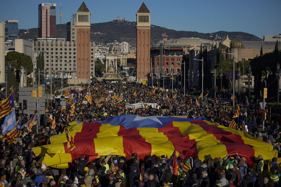 Demonstrators hold ''esteladas'' or the Catalan independence flag as they gather during a protest outside the Spain-France summit venue in Barcelona, Spain, Thursday, Jan. 19, 2023. A summit between the Spanish and French governments, led by their executive leaders, prime minister Pedro Sánchez and president Emmanuel Macron, is held in the capital of Catalonia to strengthen relations between the European neighbors by signing a friendship treaty. (AP Photo/Joan Mateu Parra)