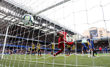 Soccer Football - Premier League - Chelsea v Watford - Stamford Bridge, London, Britain - May 5, 2019 Chelsea's Ruben Loftus-Cheek scores their first goal Action Images via Reuters/Matthew Childs