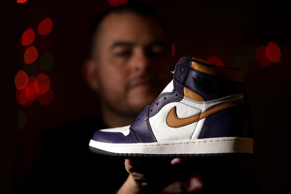 Manny Cruz with his Jordan 1 SB LA to Chicago shoe.