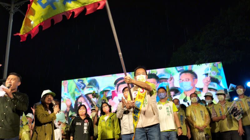 ▲陳致中指出，自己4年前在民進黨初選民調為居首位，但開票當天最終票開出來他只有第6名，離當選門檻僅多1000多票，若再把票分出去，他就變「落選頭」，他拜託支持者幫他好好顧票。（圖／記者郭凱杰翻攝）