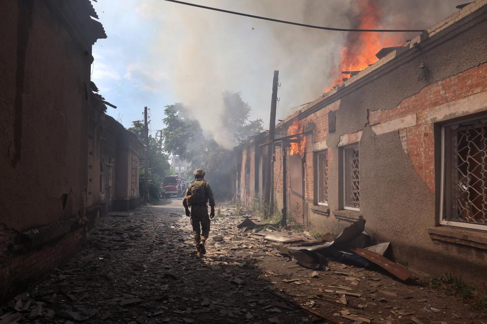 Fire burns at a shopping mall after it was struck by a missile on July 03, 2022 in Sloviansk (Getty Images)