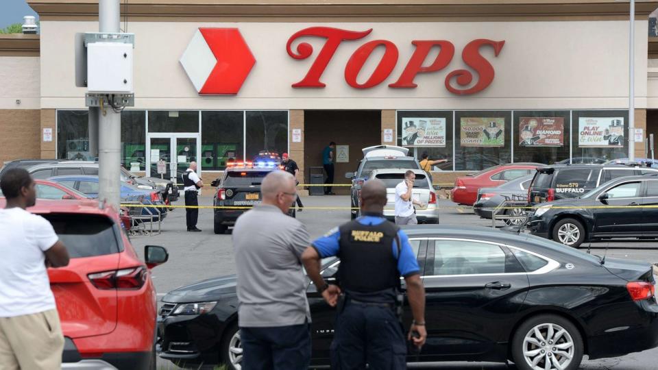 PHOTO: Buffalo Police at the scene of a mass shooting at a Tops Friendly Market, May 14, 2022, in Buffalo, N.Y. (John Normile/Getty Images)