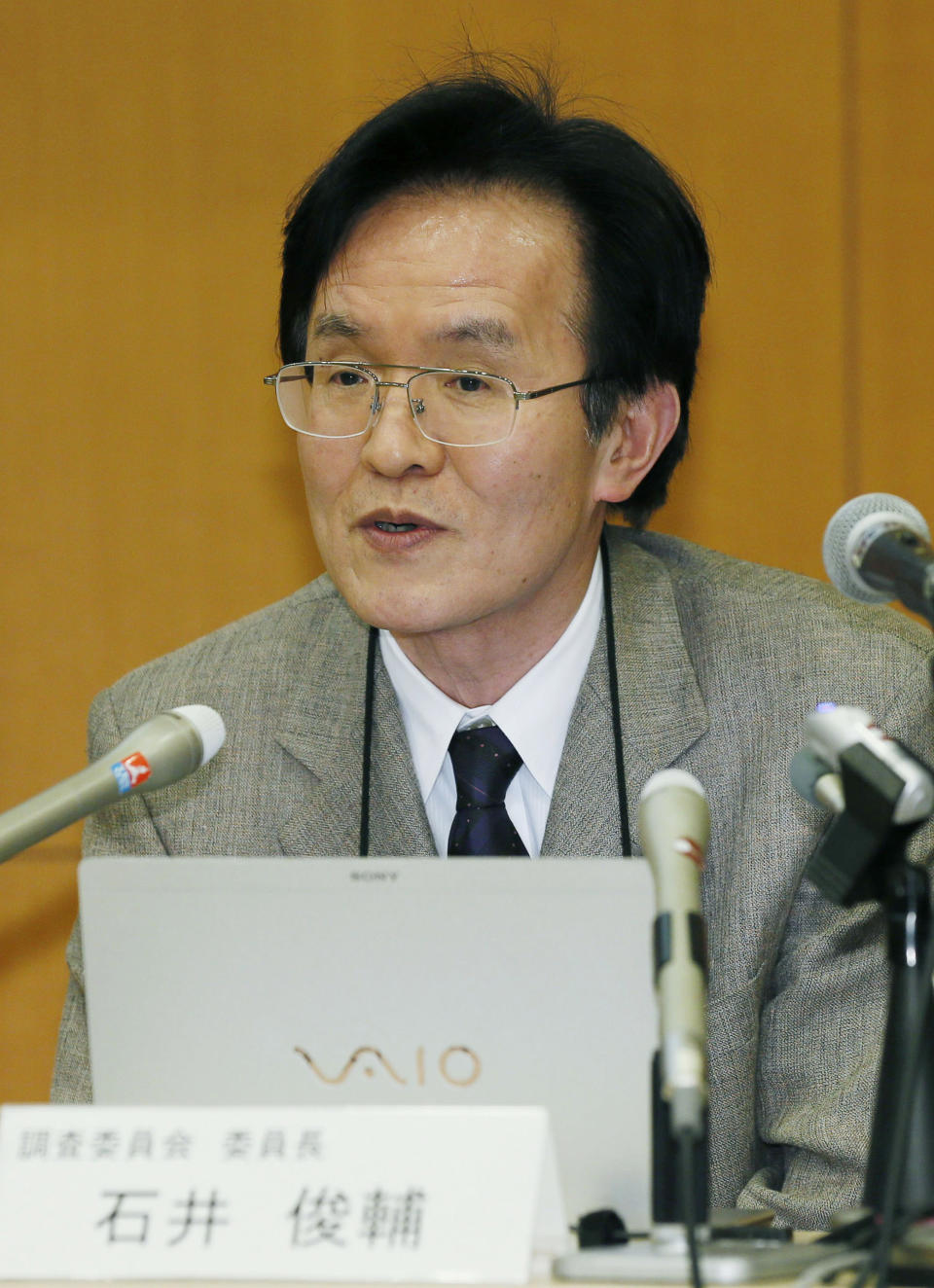 Shunsuke Ishii, the head of the committee set up to investigate allegations a widely heralded stem-cell research paper was fraudulent, speaks at a press conference on their findings in Tokyo Tuesday, April 1, 2014. Japanese government-funded laboratory Riken Center for Development Biology said Tuesday it found that data in the stem-cell research paper was falsified, holding the lead researcher responsible for the fabrication. They said researcher Haruko Obokata, the lead author of the paper in Nature, had manipulated or falsified images of DNA fragments used in the research. (AP Photo/Kyodo News) JAPAN OUT, MANDATORY CREDIT