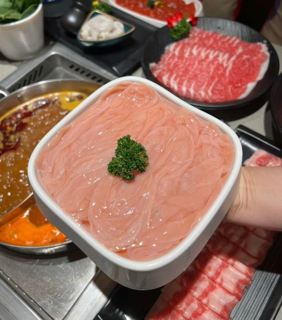 海底撈開副線「嗨撈」 打平價市場 人均¥80 主打平價牛肉＋自助形式麻辣鍋