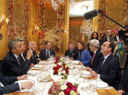 U.S. President Barack Obama (L) sits with French President Francois Hollande (R) during a dinner with U.S. Secretary of State John Kerry (2ndR), French Minister for Ecology, Sustainable Development and Energy Segolene Royal (3rdR) and French Foreign Minister, Laurent Fabius (2ndL) at the Ambroisie restaurant in Paris, France, November 30, 2015. REUTERS/Thibault Camus/Pool