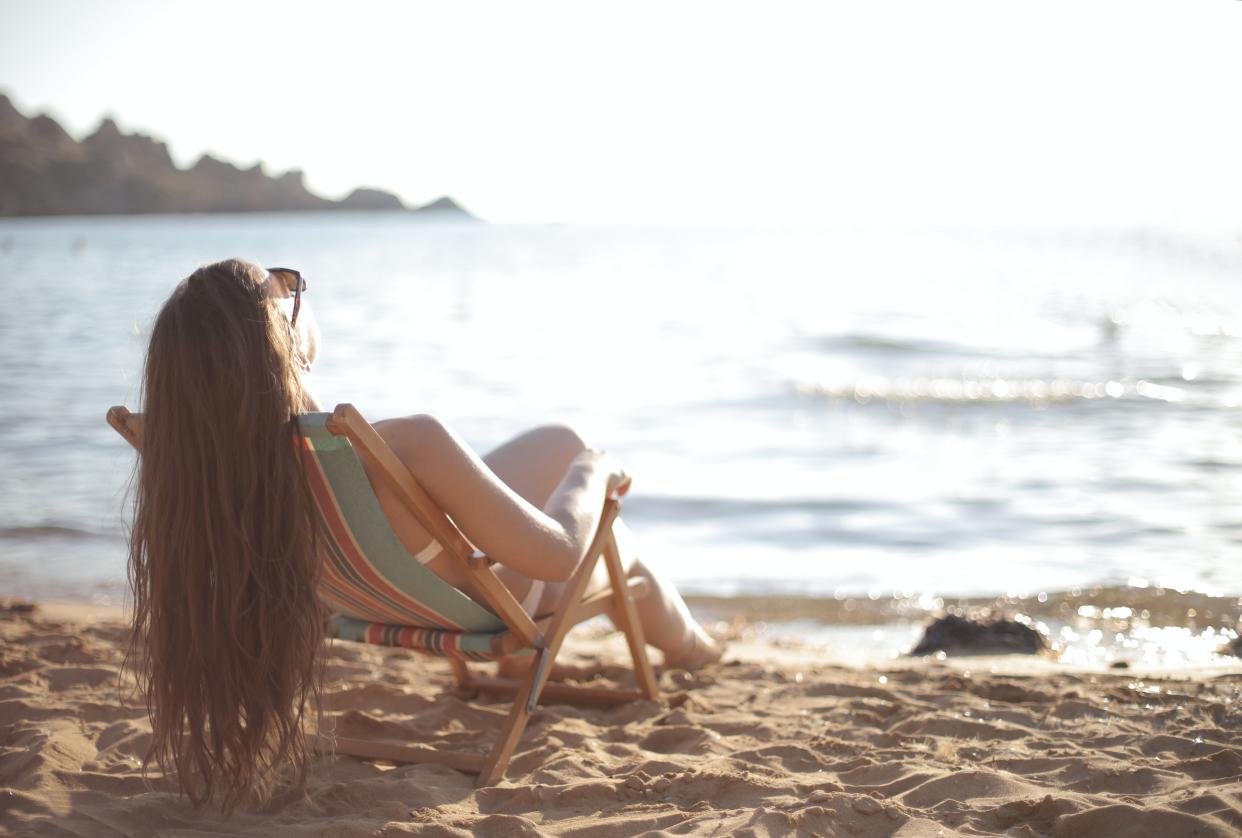 Hay imprescindibles de todo verano: esos ítems que no te pueden faltar para disfrutar la playa sin interrupciones. Club te trae sus elegidos para que te equipes con todo.