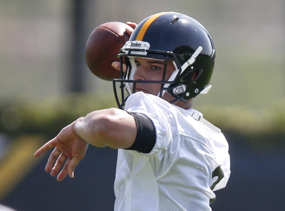 Mason Rudolph is getting his first taste of playing with veteran Pittsburgh Steelers teammates. (AP)